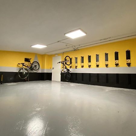 โรงแรมกรัน บิลเบา ภายนอก รูปภาพ Bike garage