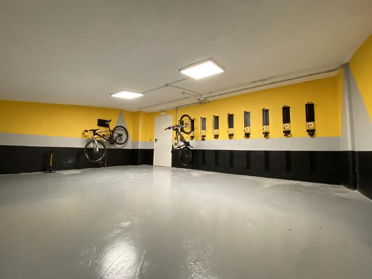 โรงแรมกรัน บิลเบา ภายนอก รูปภาพ Bike garage