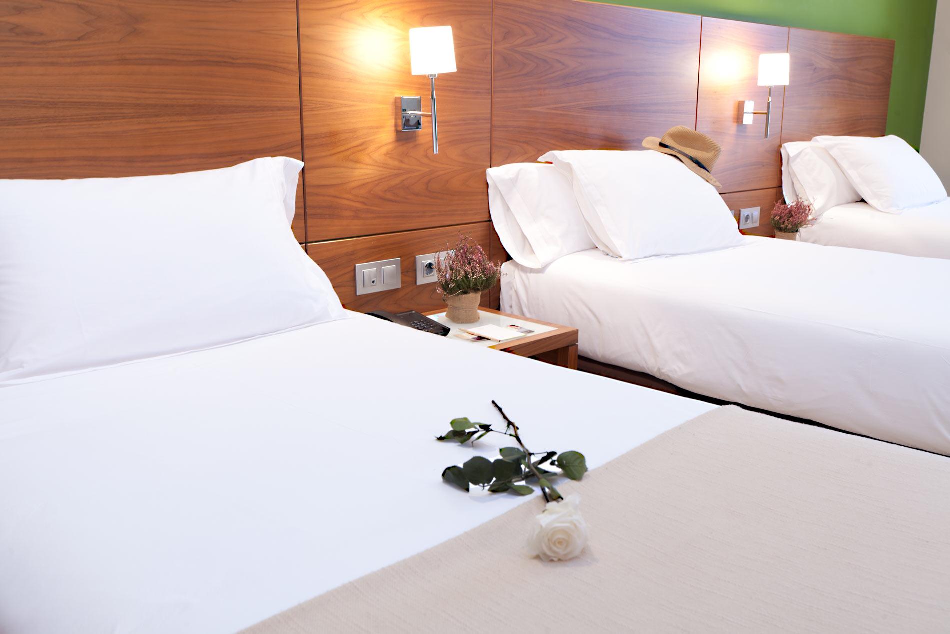 โรงแรมกรัน บิลเบา ภายนอก รูปภาพ Room at a hotel