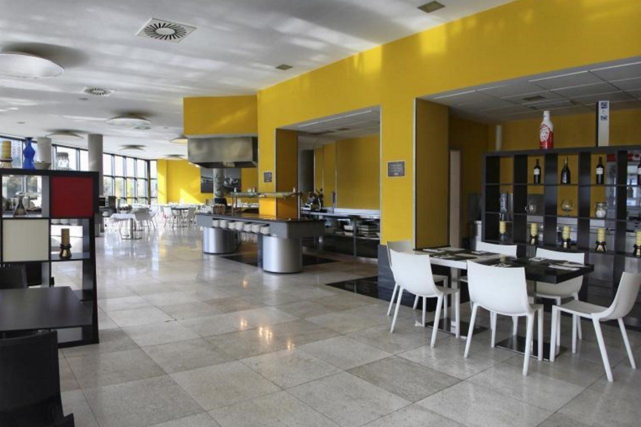 โรงแรมกรัน บิลเบา ภายนอก รูปภาพ Interior of a hotel