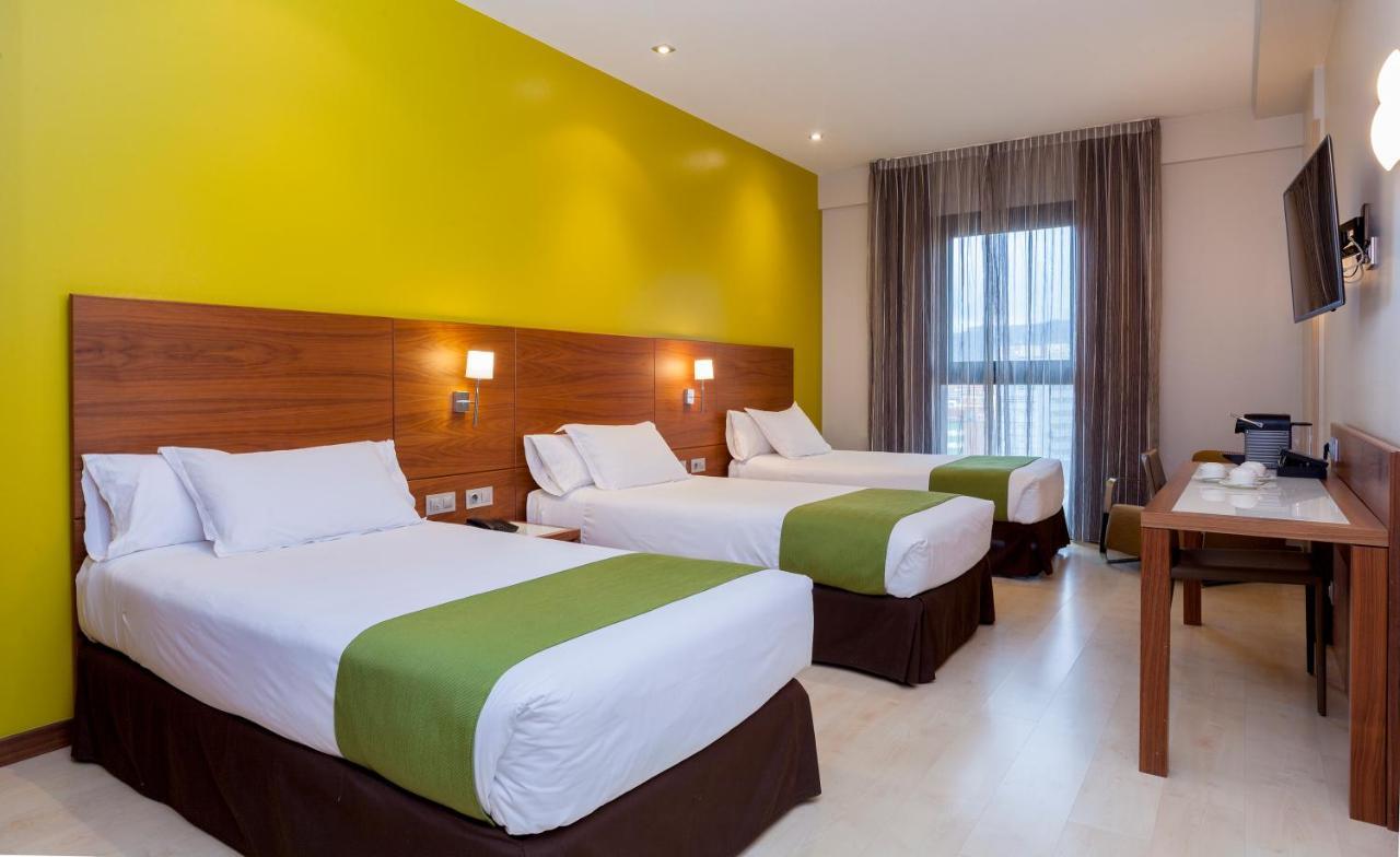 โรงแรมกรัน บิลเบา ห้อง รูปภาพ Room at a hotel in Madrid, Spain