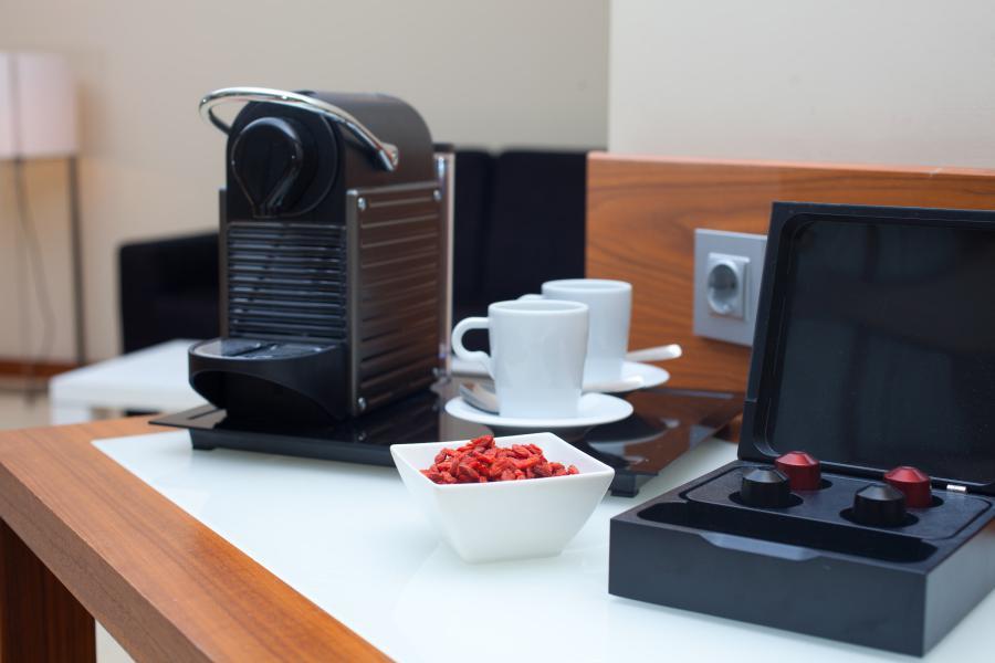 โรงแรมกรัน บิลเบา ภายนอก รูปภาพ A Nespresso machine