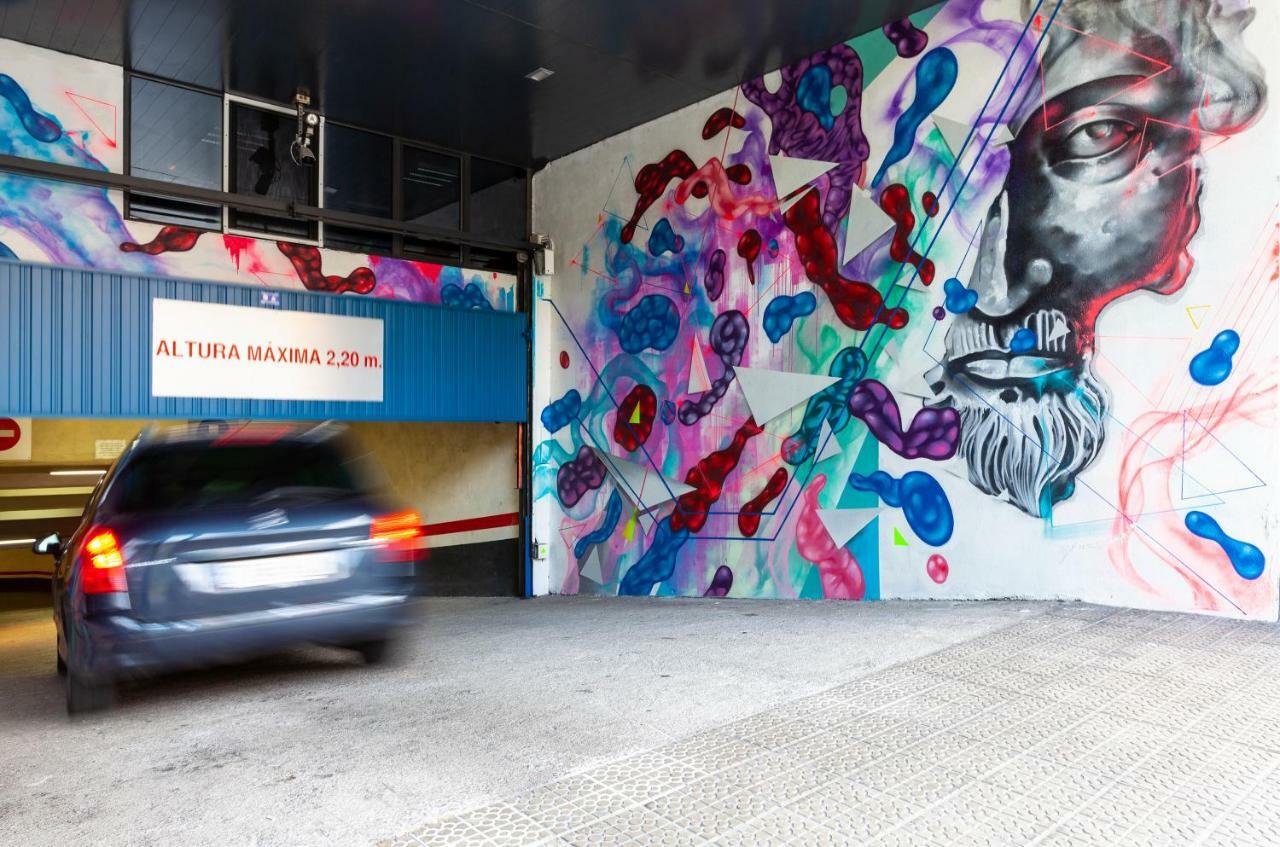 โรงแรมกรัน บิลเบา ภายนอก รูปภาพ The entrance to the parking garage