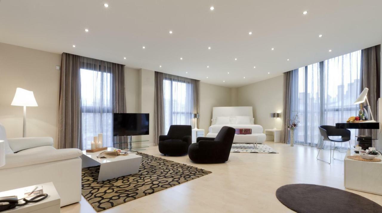 โรงแรมกรัน บิลเบา ภายนอก รูปภาพ A room at the hotel