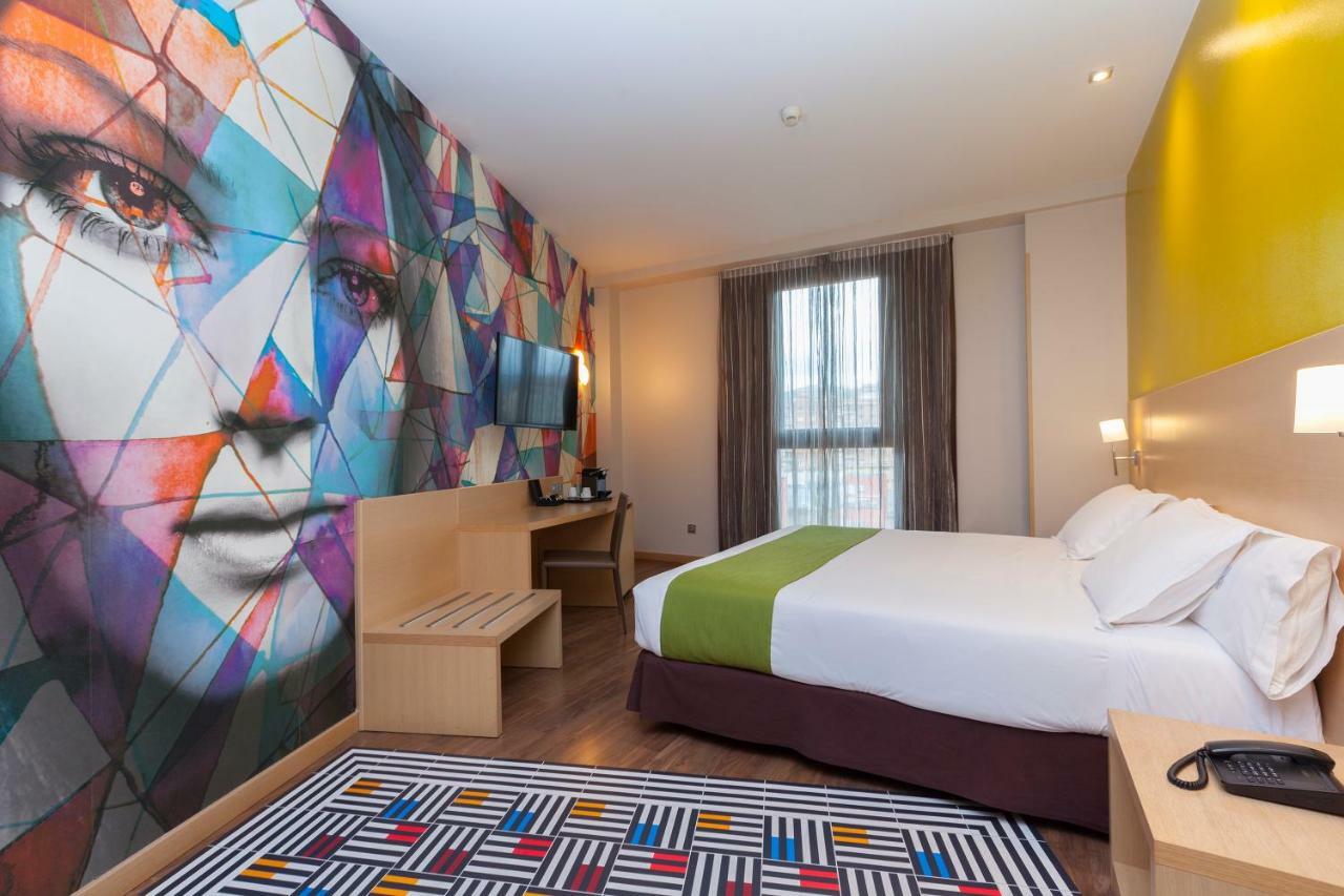 โรงแรมกรัน บิลเบา ภายนอก รูปภาพ Room at the hotel